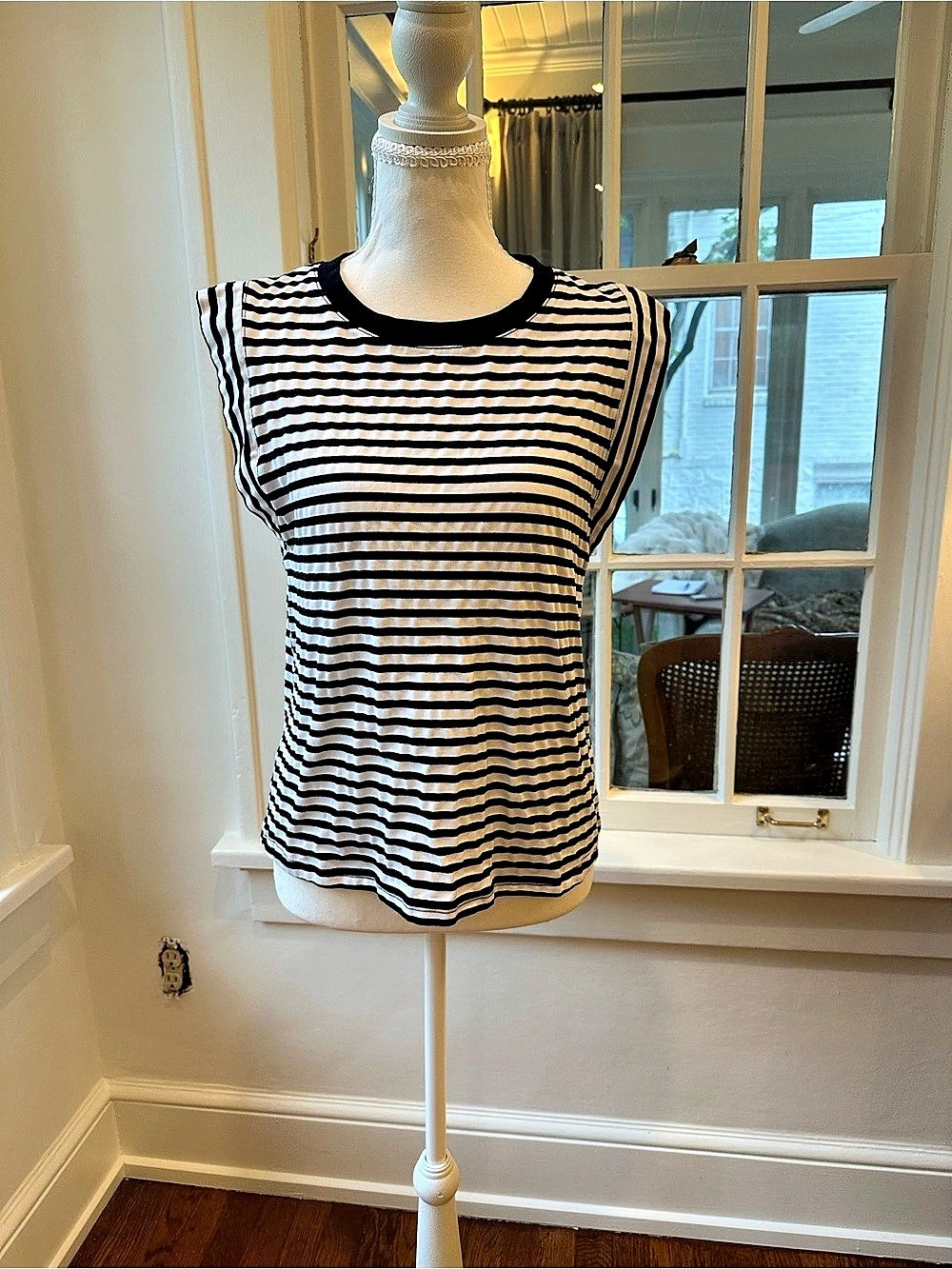 Wiholl Striped sleeveless shirt in Black & White Size Medium